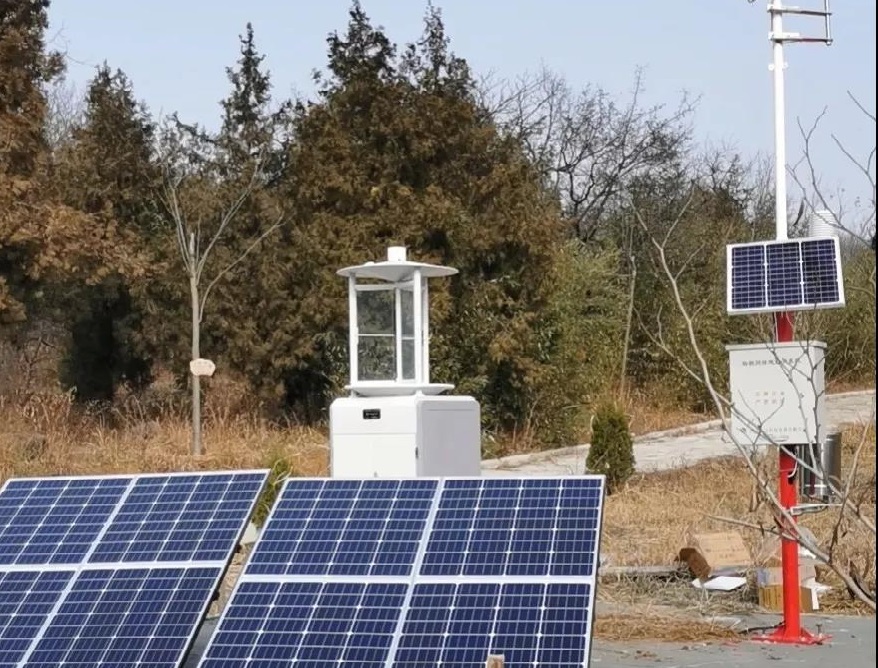 安徽?qǐng)瑯蛄謽I(yè)局從云飛科技引進(jìn)測(cè)報(bào)燈和氣象站