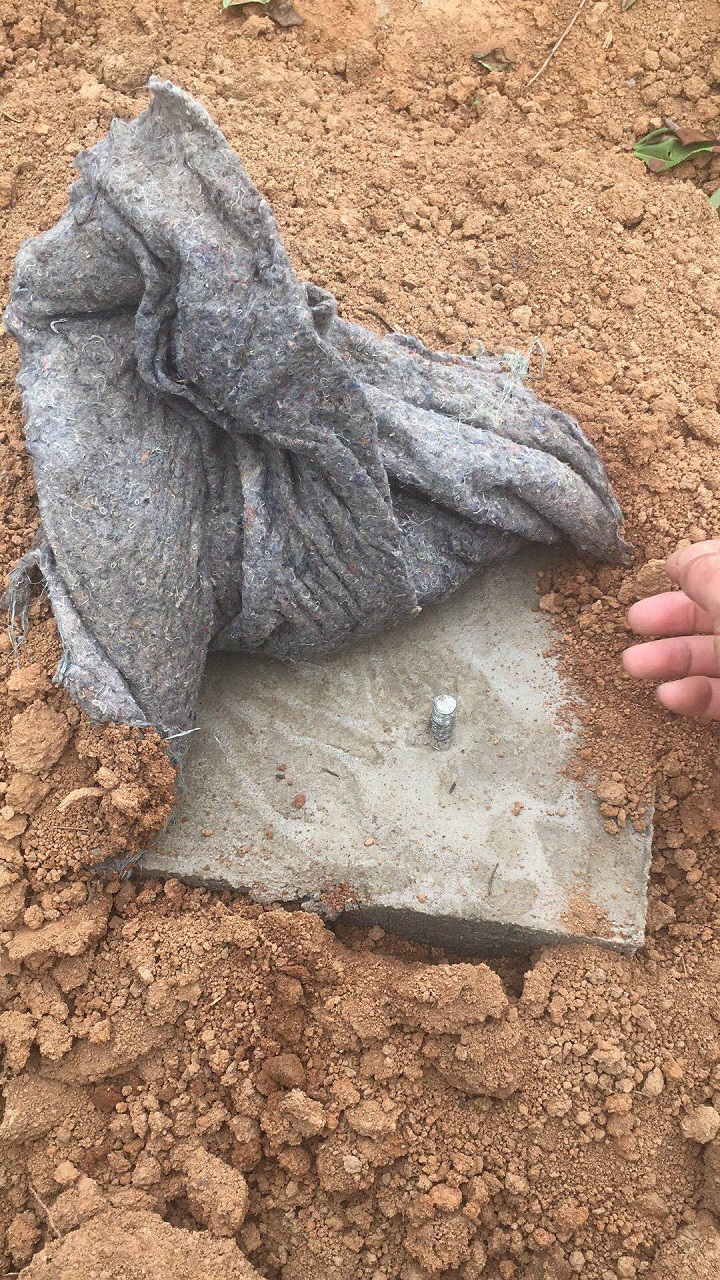 等水泥凝固后拆除模具，用保溫棉鋪蓋