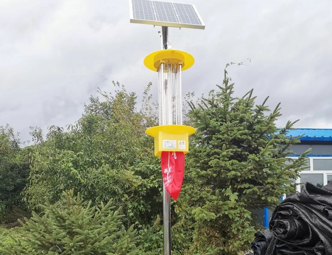 云飛頻振式太陽能殺蟲燈