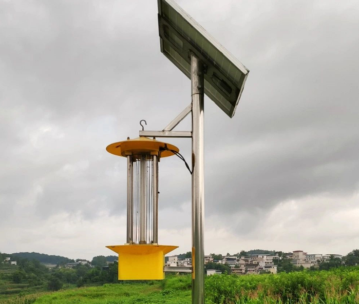 云飛頻振式太陽能殺蟲燈