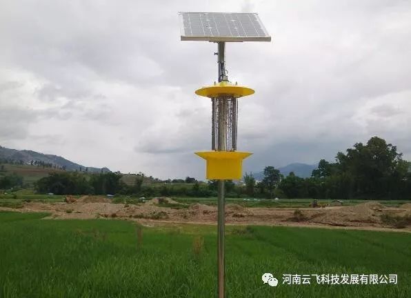 云飛頻振式太陽(yáng)能殺蟲燈