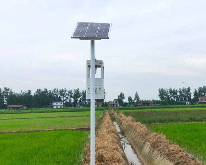 云飛風(fēng)吸式太陽能殺蟲燈